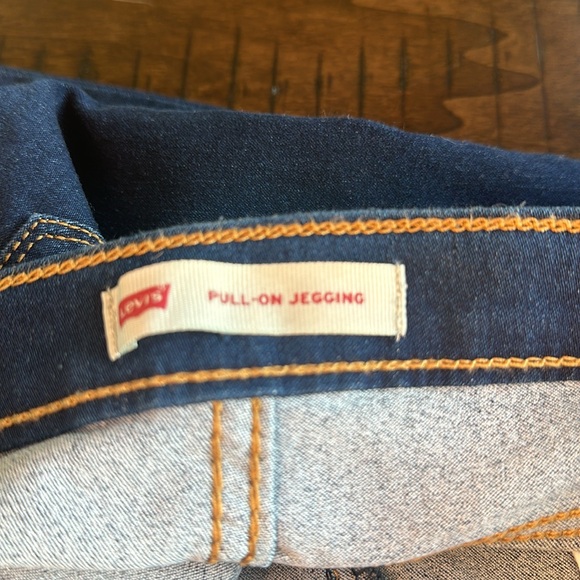 Levi’s. Pull on jeggings. Stretch. Brand new! Size 8 regular. - Picture 3 of 3